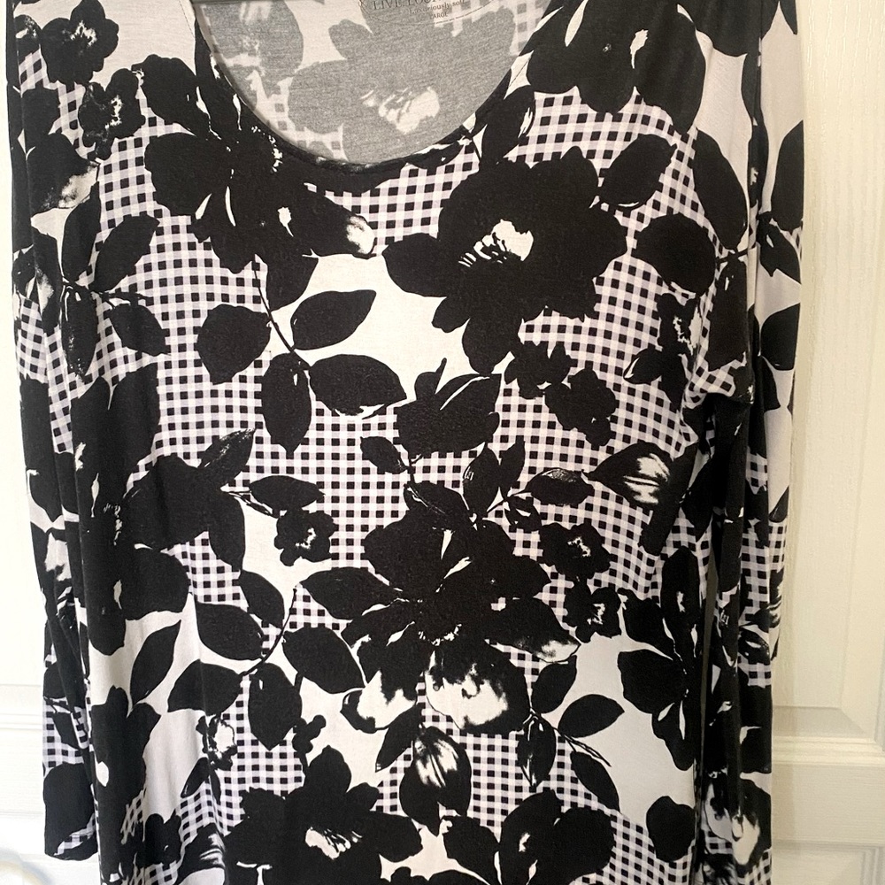SOMA Tunic Women Sz Extra large Black/White Floral Live Lounge Wear